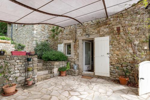 A szálláshely kívülről, La Villa du bonheur in Puy Saint Martin