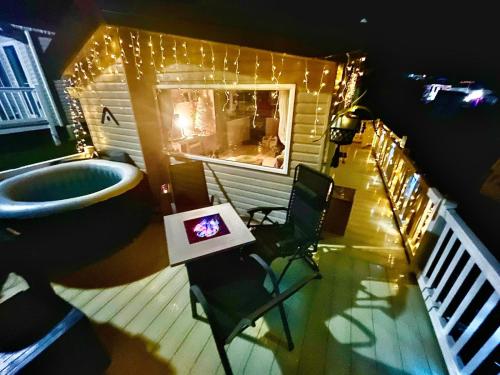 Holiday Home with Hot Tub Cornish Country SeaSide – khách sạn tại Trevelgue