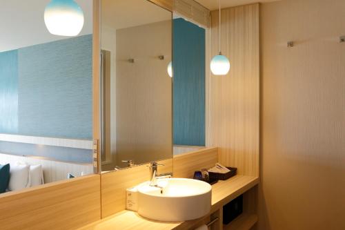 room detail thumbnail 2