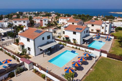 Villa Hermes by Villa Plus 3