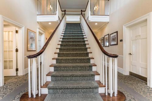 Traditions Hotel & Spa, Ascend Hotel Collection in Johnson City, USA
