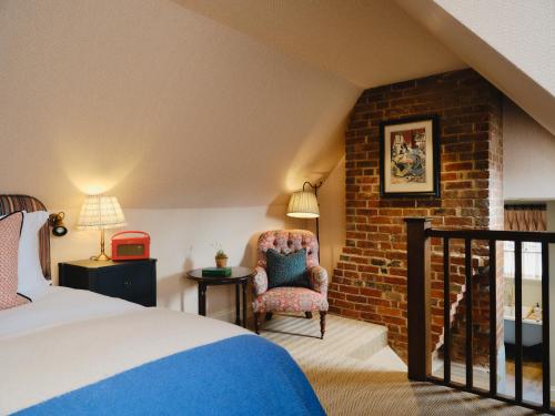 1 queen bed