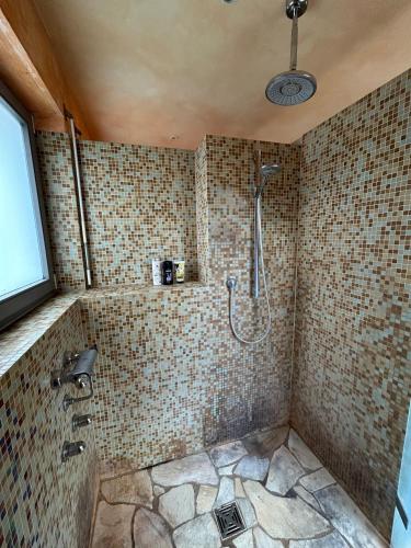 Separate Area mit Schlafzimmer und Badezimmer in Heroldsberg