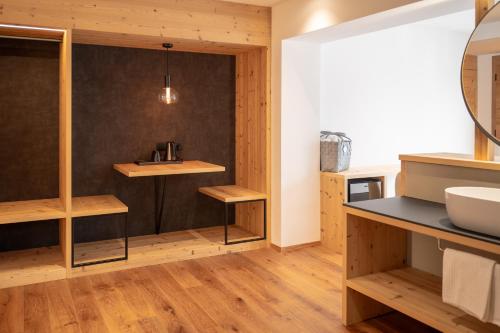 Ladinia Dolomites View - Adults Only Room Type - Deluxe Suite