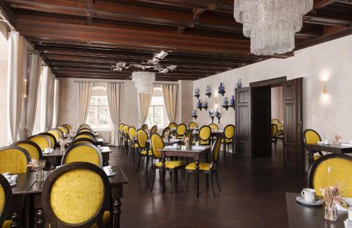 餐廳, Schloßhotel Althörnitz (Schloßhotel Althornitz) in 貝茨多夫-赫尼茨