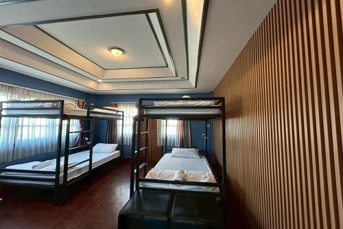 Quadruple Room with Shared Bathroom
