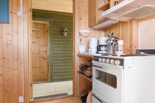 Cabin - Sleeps 6 - Pets Ok - Pato - Parking in Stott