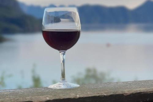 Cabin - Sleeps 6 - Pets Ok - Pato - Parking in Stott