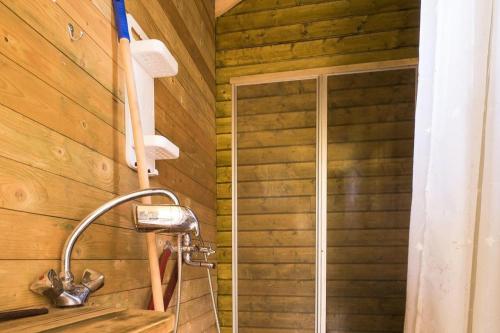 Cabin - Sleeps 6 - Pets Ok - Pato - Parking in Stott