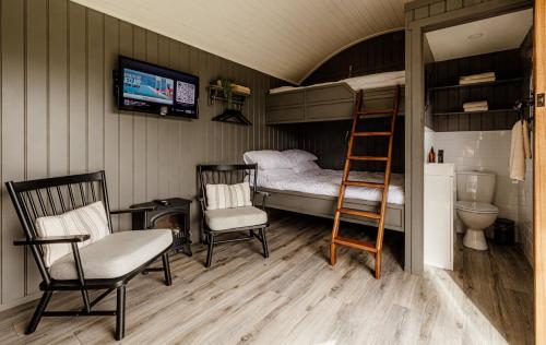 Shepherds Huts at Ballyness Farm in دونجيفين