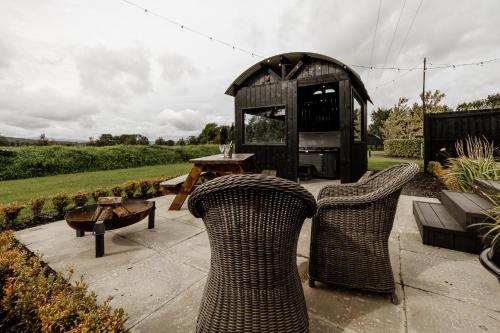 Shepherds Huts at Ballyness Farm in 鄧吉文