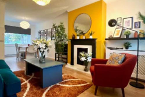 2 Bed - Sleeps 6 - Parking - Town Centre in เรดฮิลล์ตะวันตก
