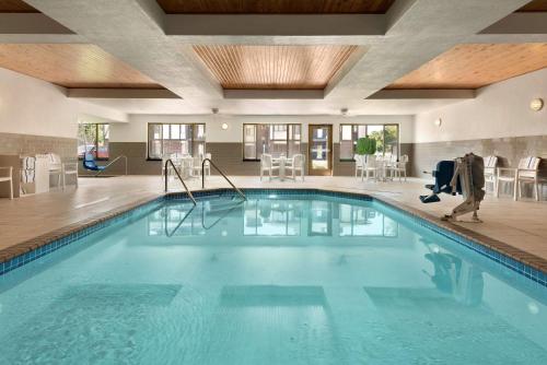 Country Inn & Suites by Radisson, St Cloud West, MN in Saint Cloud, USA