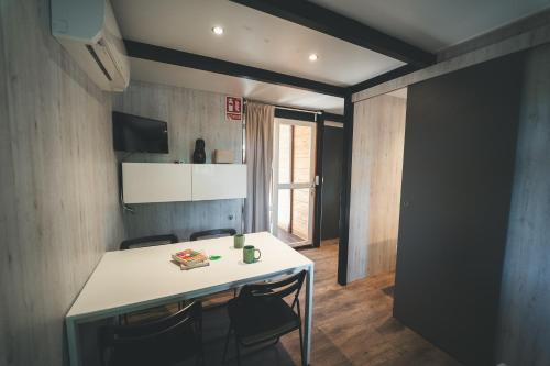 HolaCamp Sitges Garrofer Room Type - Classic Bungalow 2