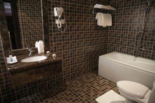 Bathroom, DALIN Hotel in Al Olaya
