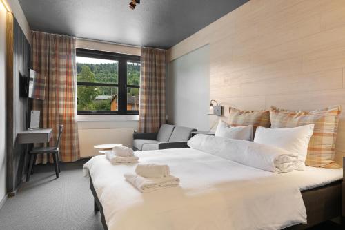2 twin beds, 1 sofa bed
