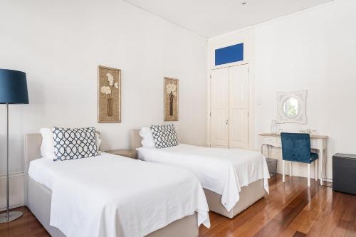 1 double bed, 2 twin beds