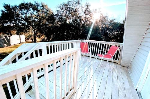Cottage-pvt Lake & Pool Access Near Disney Wporch in Clermont