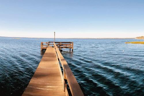 Cottage-pvt Lake & Pool Access Near Disney Wporch in Clermont