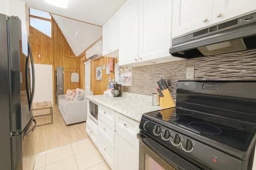 Cottage-pvt Lake & Pool Access Near Disney Wporch in Clermont