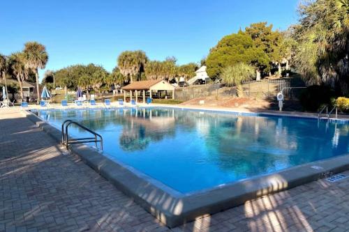 Cottage-pvt Lake & Pool Access Near Disney Wporch in Clermont