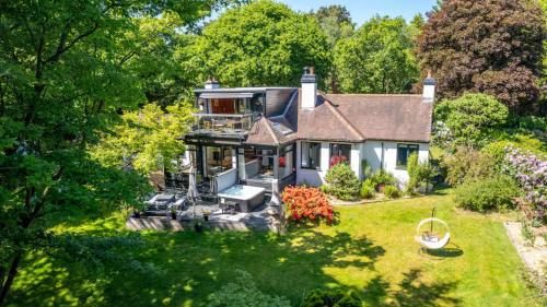 Pass the Keys Acorn Lodge · Luxury Retreat In a Stunning Oasis With Hot Tub