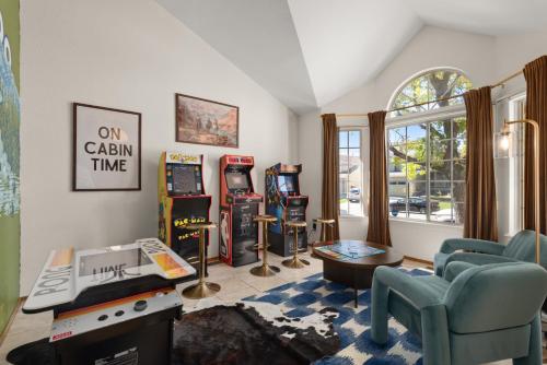 Game Room Paradise, Firepit & Outdoor Movies – khách sạn tại Regis