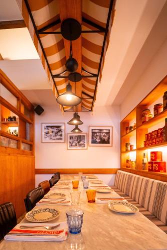 Restaurant, Hostal Boutique - Rivolto Rooms in Santa Susana