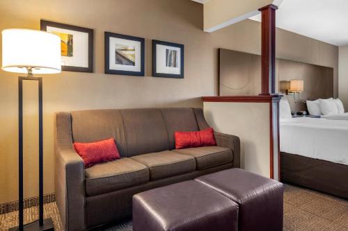 Comfort Suites Fort Pierce I-95 - image 8