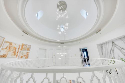 World Class Luxurious 6 BDR Villa In Palm Jumeirah - image 10