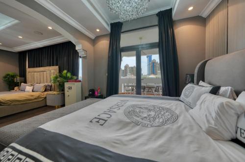 World Class Luxurious 6 BDR Villa In Palm Jumeirah - image 5