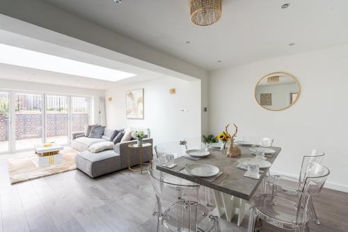Karazo LTD - Luxurious contractor and family friendly 4 bedroom in Croydon with Parking gîte à louer South Croydon