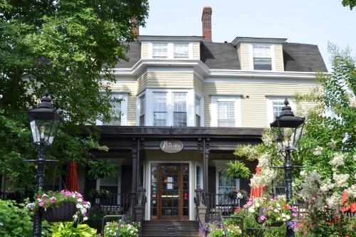 The Peacock Inn, Ascend Hotel Collection in Princeton, USA