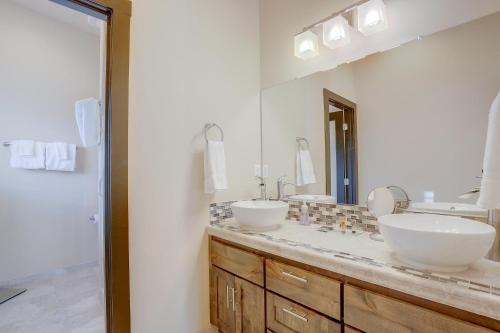 Urban Roundabout - image 10