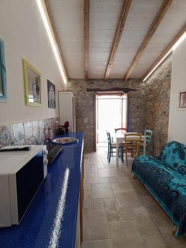 virtuve, A Casuzza in Caronia (Sicily)