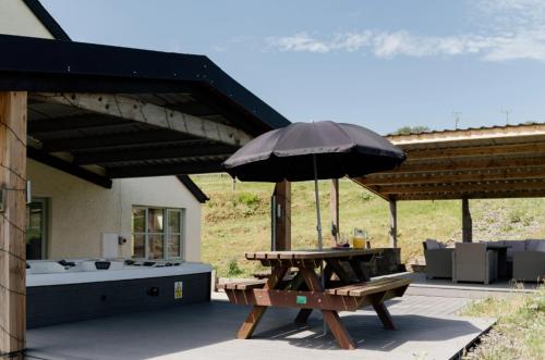 Cambrian Farm House by Birch Stays in 德維爾布里奇