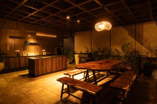 virtuve, Vanantara Riverside Eco Retreat in Elavoor