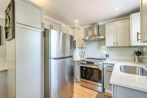 Global Staycation! Scenic Pikesville Family Home in Glen