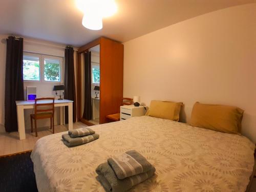 Appartement T2 au Calme - WiFi rapide, Parking & Bureau in Ербле
