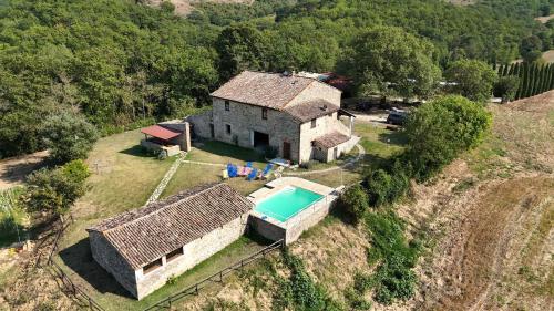  CASALE AL LAGO con PISCINA E SAUNA, Ferienwohnung in Corbara
