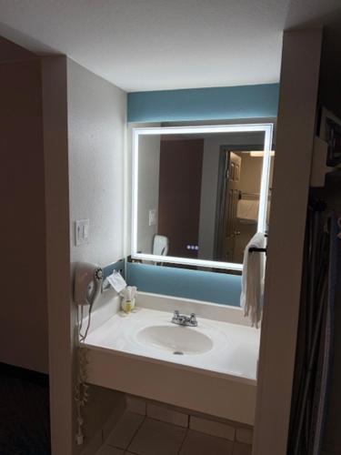 Days Inn by Wyndham Amarillo East - image 13