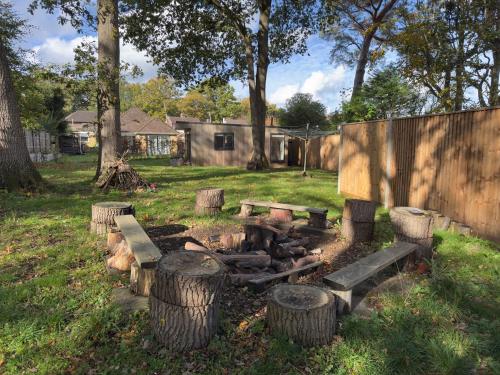 Little Foxwood - Garden Lodge with Sauna in Surrey