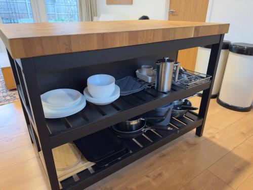 Little Foxwood - Garden Lodge with Sauna in Surrey