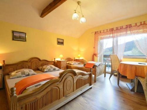 1 double bed, 1 twin bed