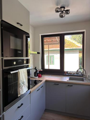 Charming Little House in Brad in Brada