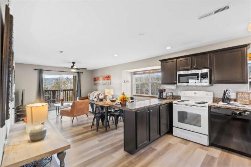 Silver Lake Hideaway - Chic 2 BDR Dog Friendly
