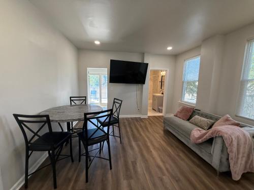 The Charm City Escape in Cedonia