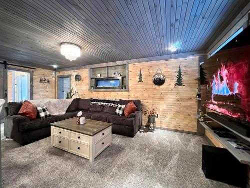 Copper Kettle Lodge in Cook Forest in 布魯克維爾