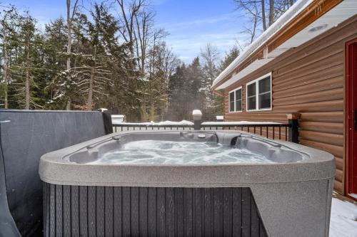 Copper Kettle Lodge in Cook Forest in 布魯克維爾