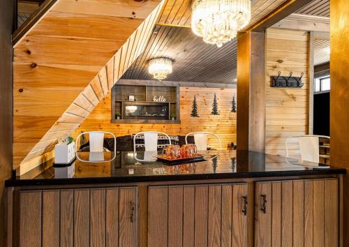 Copper Kettle Lodge in Cook Forest in 布魯克維爾